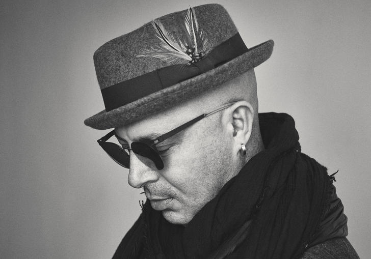 a black and white side profile photo of Dhafer Youssef