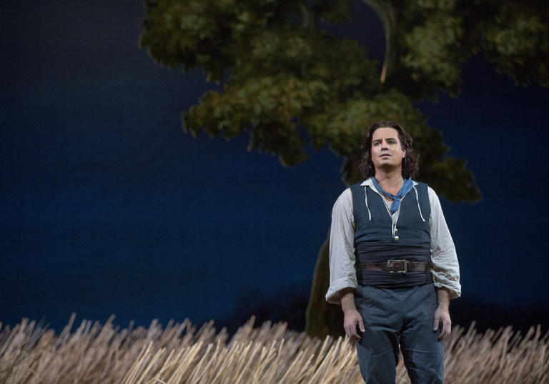 An image from L' Elisir d'Amore by the MET Opera