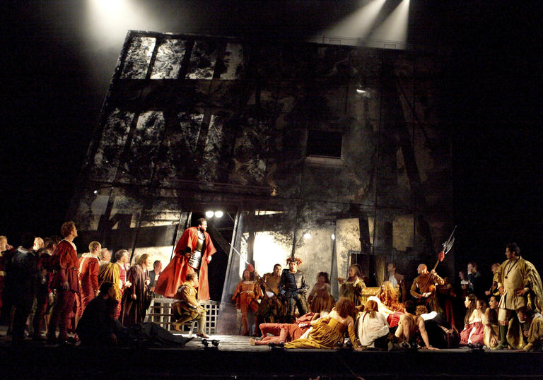 An image from Rigoletto by the Royal Opera House