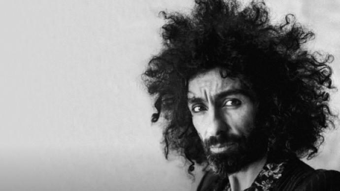 black and white photo of ara malikian