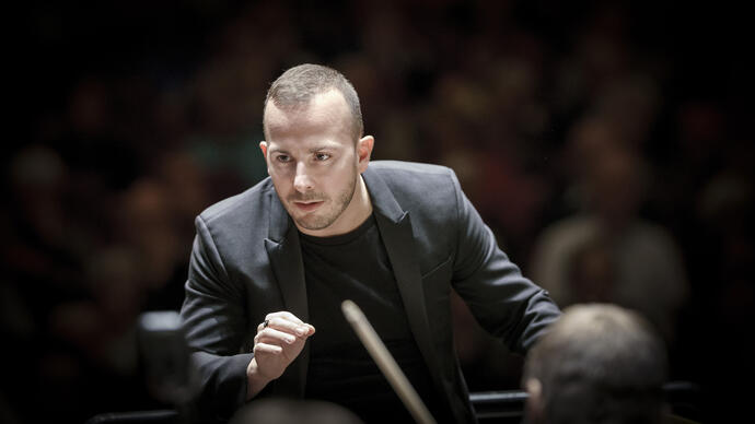 Yannick Nézet-Séguin conducting in concert