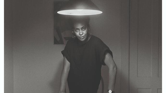 Untitled (Woman Standing Alone) from Kitchen Table Series, 1990. © Carrie Mae Weems. Courtesy of the artist, Jack Shainman Gallery, New York / Galerie Barbara Thumm, Berlin.
