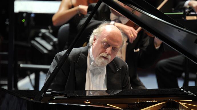 Peter Donohoe playing the piano on stage