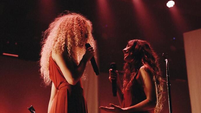 ANAVITORIA on stage