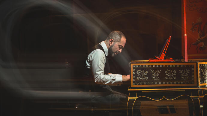 Mahan Esfahani at the harpsichord