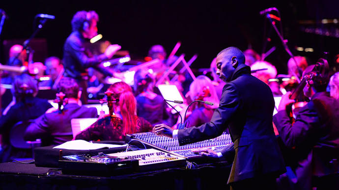 a photo of DJ jeff mills playing a techno set in london at the barbican centre