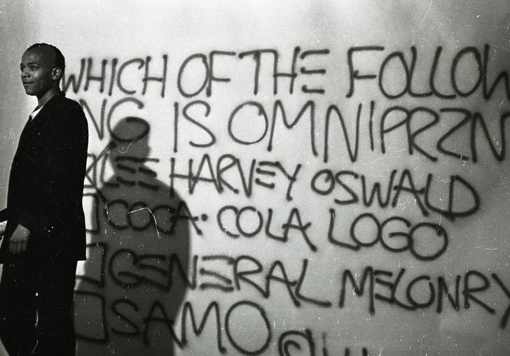 Photo of Basquiat with graffiti