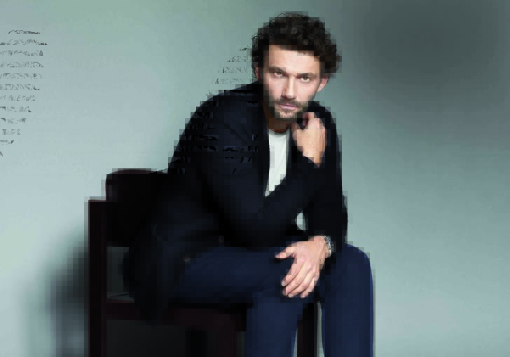 Jonas Kaufmann in a chair