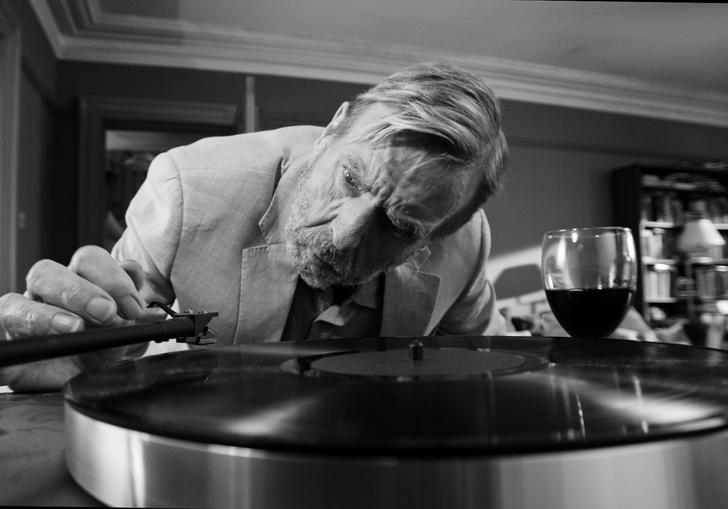 The trailer for Sally Potter's satire The Party