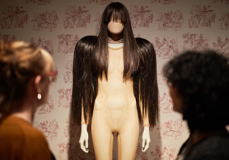 Photo of mannequin with hair shoulder pads