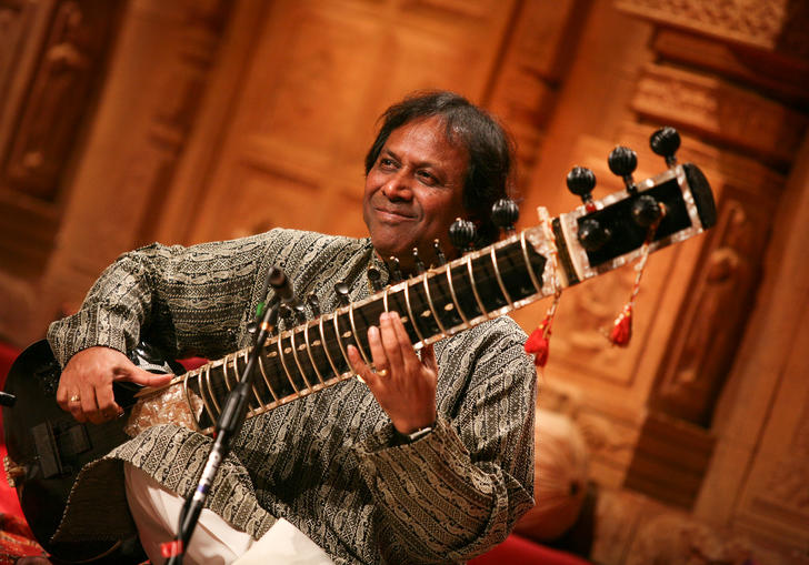 Shahid Parvez playing a sitar