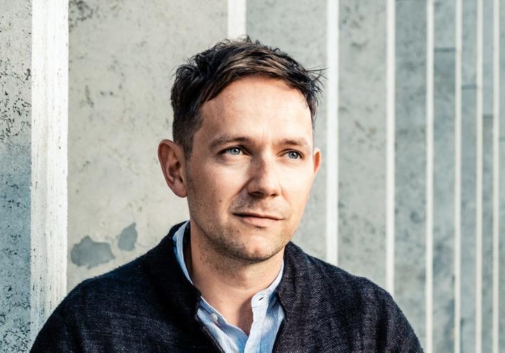Lestyn Davies sitting portrait 2017