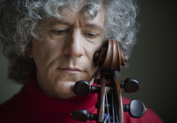 Steven Isserlis close up with violin