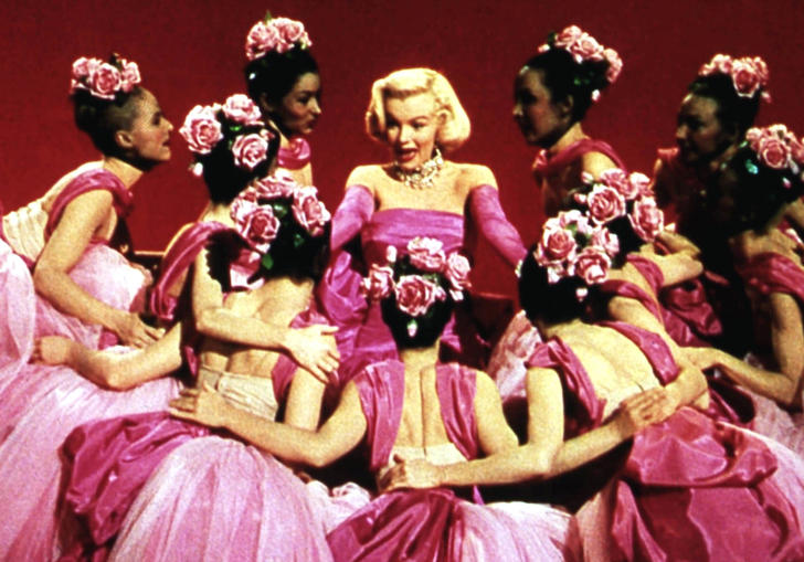 Marilyn Monroe surrounded by fan girls in Gentlemen Prefer Blondes