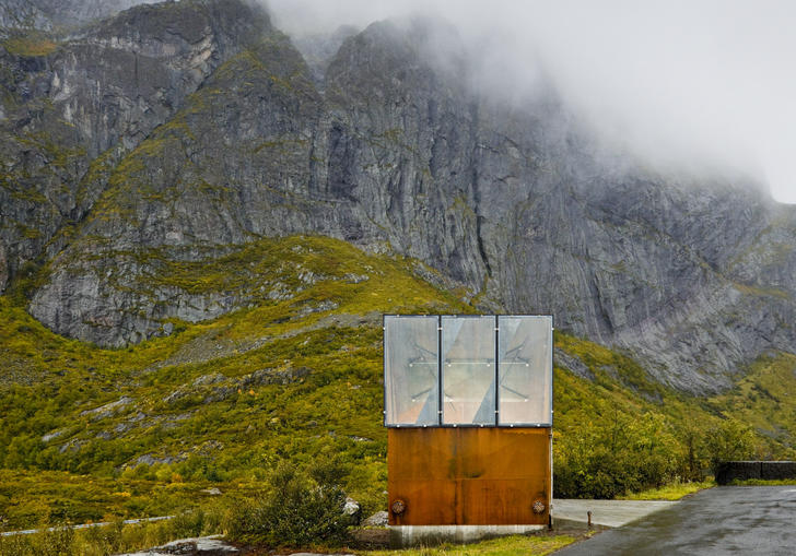 Akkarvik Roadside Restroom by Manthey Kula