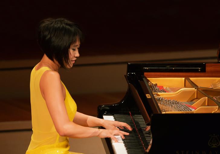 Yuja Wang playing pinao