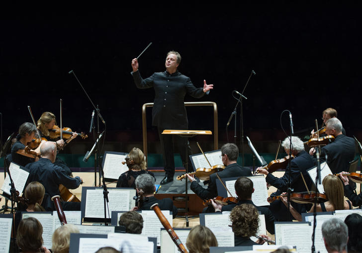 Sakari Oramo conducting landscape