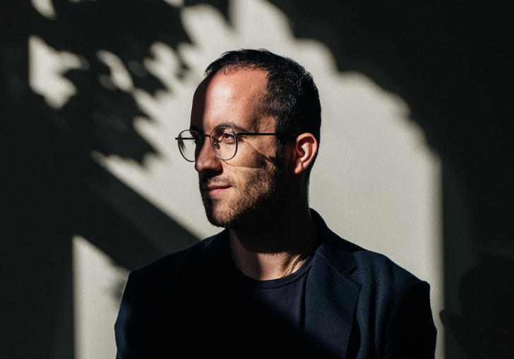 Igor Levit shadow portrait