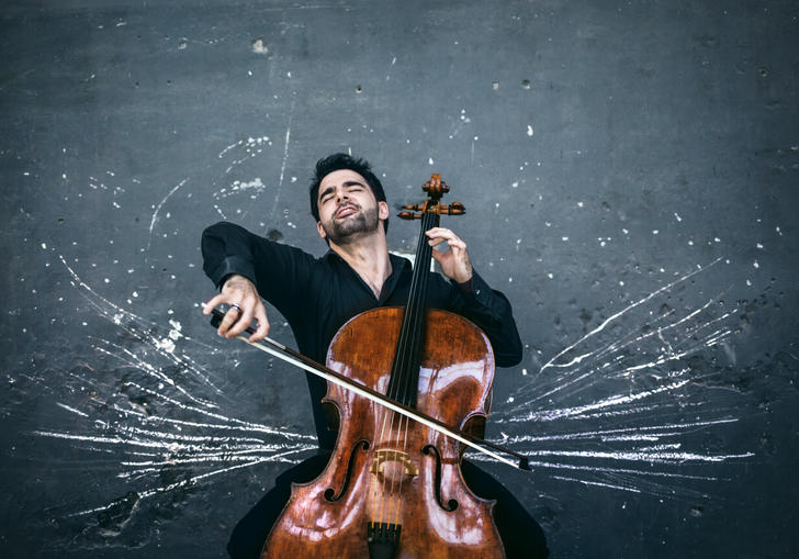 Pablo Ferrandez playing cello