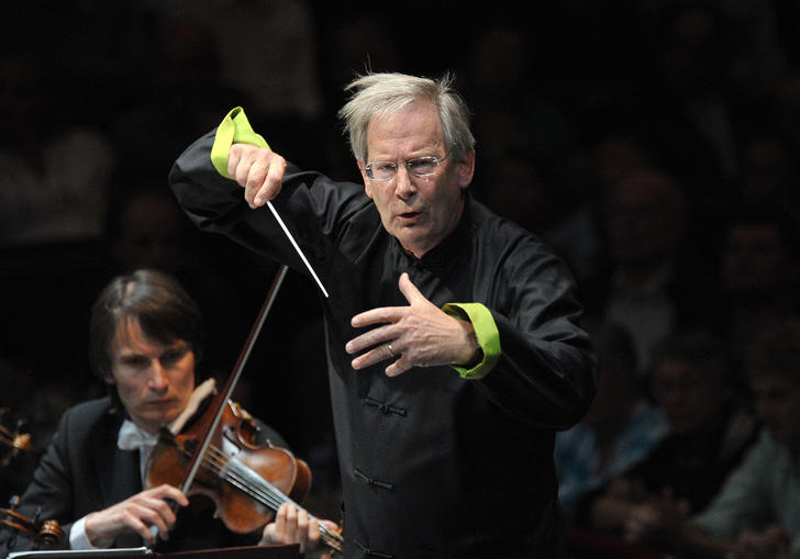 John Edward Gardiner conducting on stage 2010