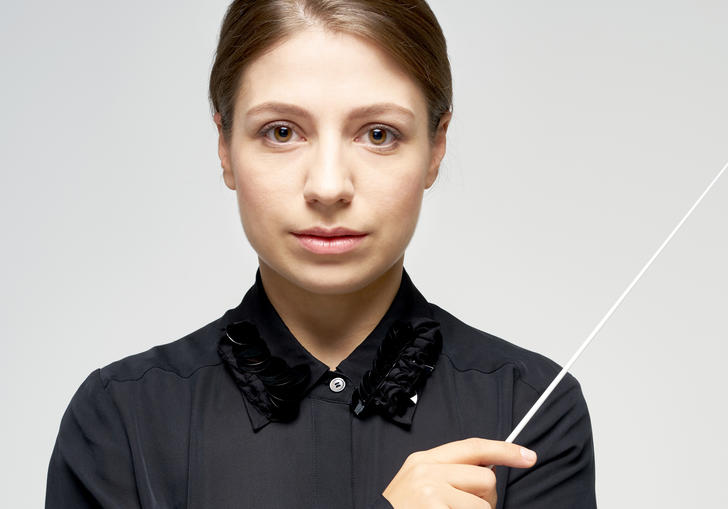 Dalia Stasevska portrait with baton