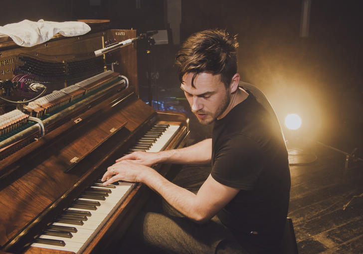 Pieter de Graaf playing a piano