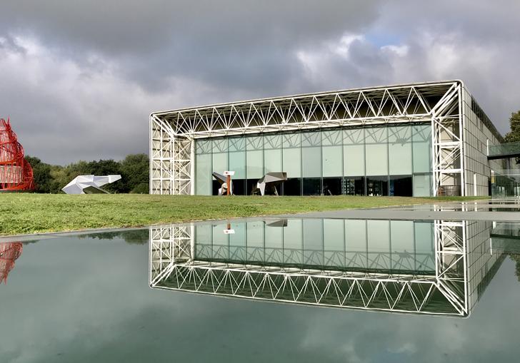 A photo of the Sainsbury Centre for the Visual Arts, one of Tony Hunt's projects