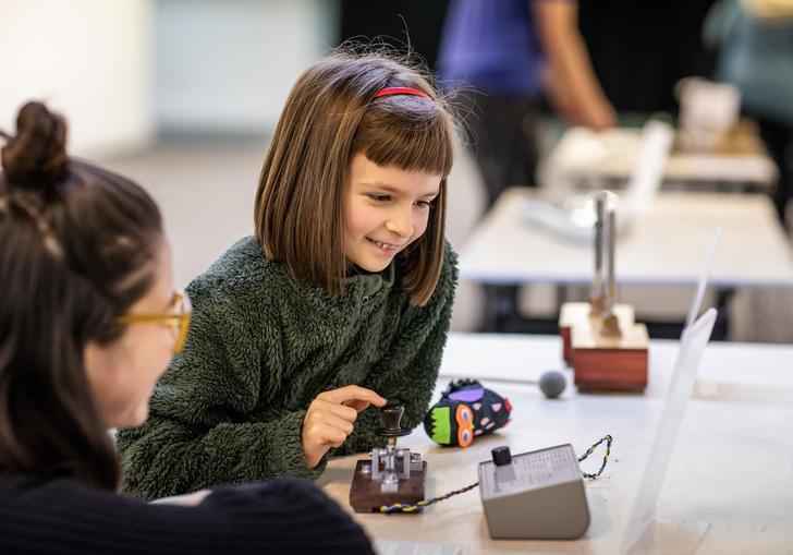 little girl working on her doodlebot