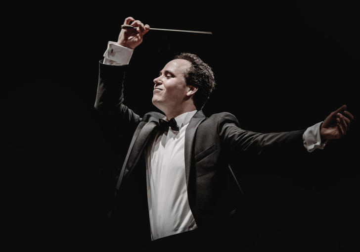 Gergely Madaras conducting