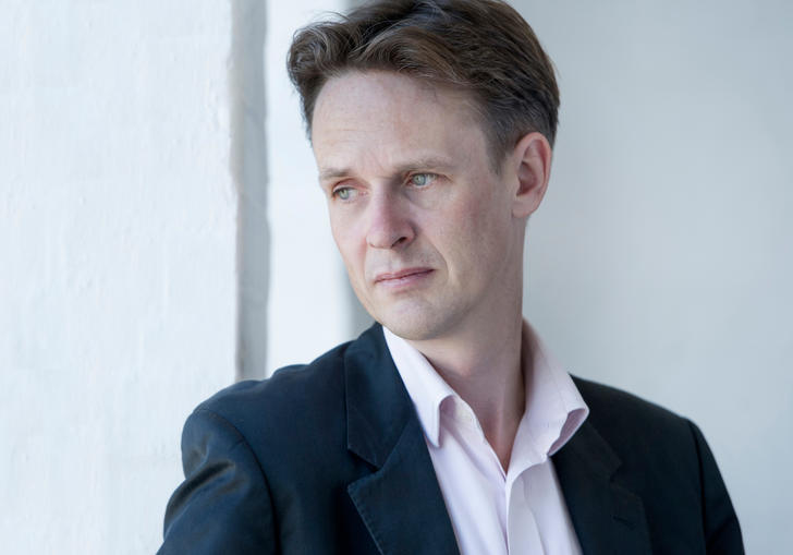 Ian Bostridge gazing absently into the middle distance