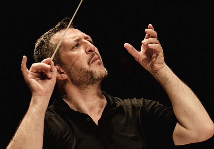 Thomas Ades conducting vigorously 