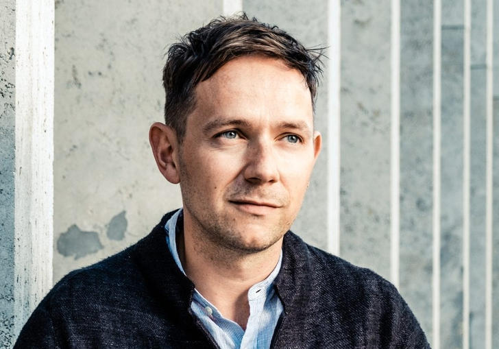 The wondrous Iestyn Davies gazing into the middle distance