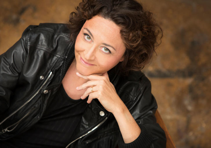 Nathalie Stutzmann smiling at camera which hand under chin