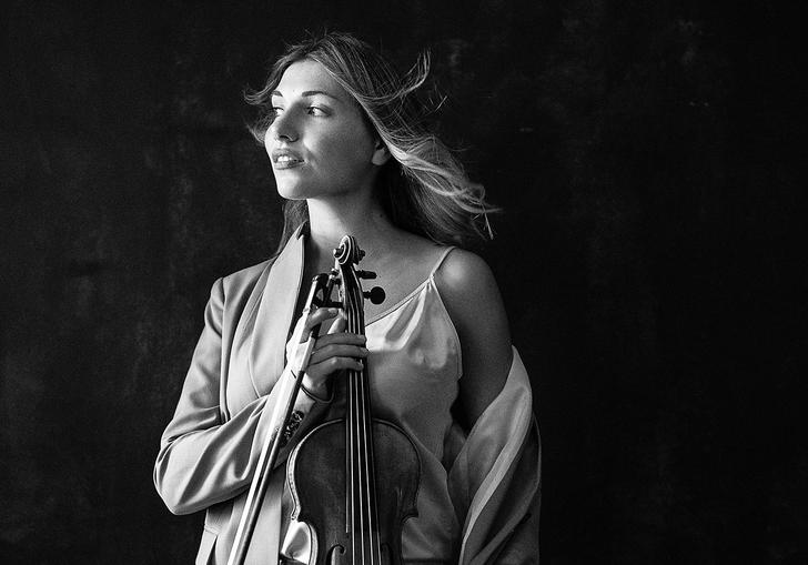 Diana Tishchenko holding her violin