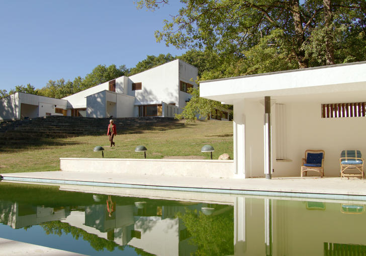 aalto designed building - La Maison Loius Carre