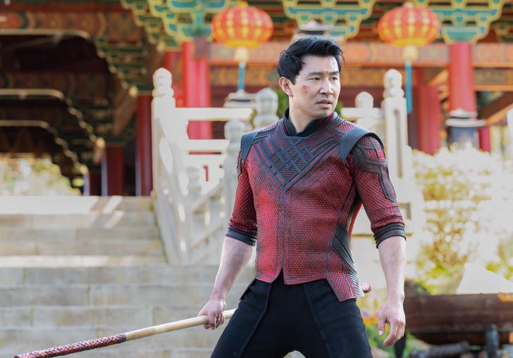 Shang-chi stands with weapon in hand