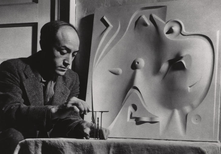 An image of Isamu Noguchi working in his studio 