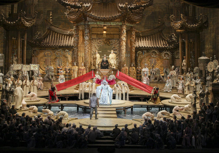 A scene from Turandot, from the Met Opera's 21-22 season