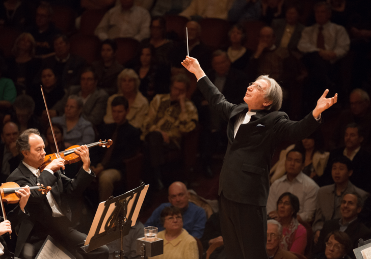 Michael Tilson Thomas conducts the LSO.