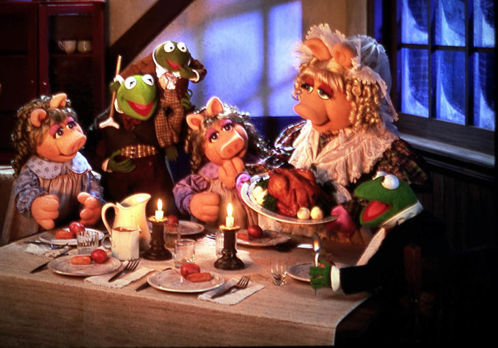 A Christmas scene of Miss Piggy of The Muppets serving up Turkey