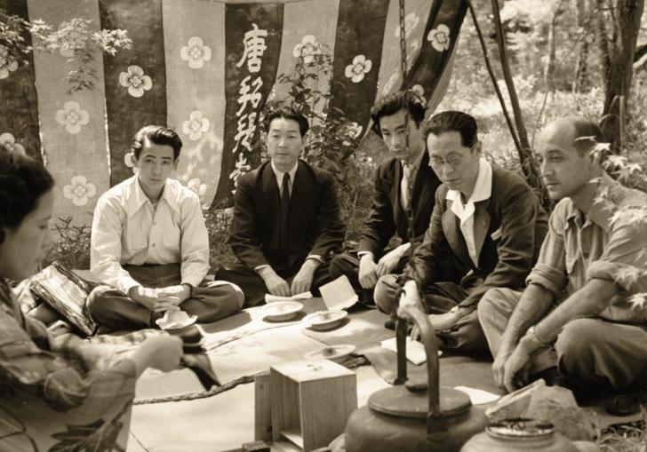 Noguchi with his friends on a 1950 trip to Japan