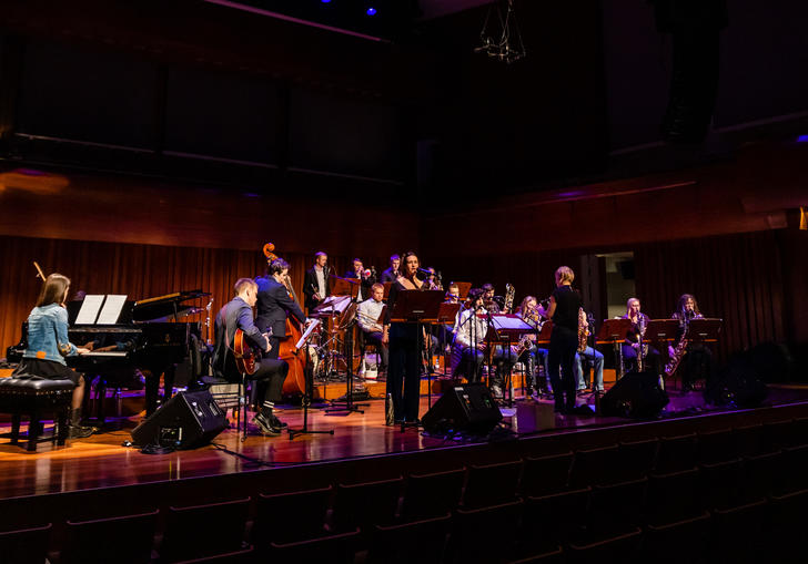 Guildhall jazz musicians rehearse on stage