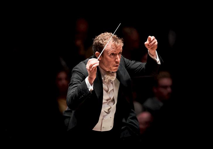 Daniel Harding conducting the Royal Concertgebouw Orchestra