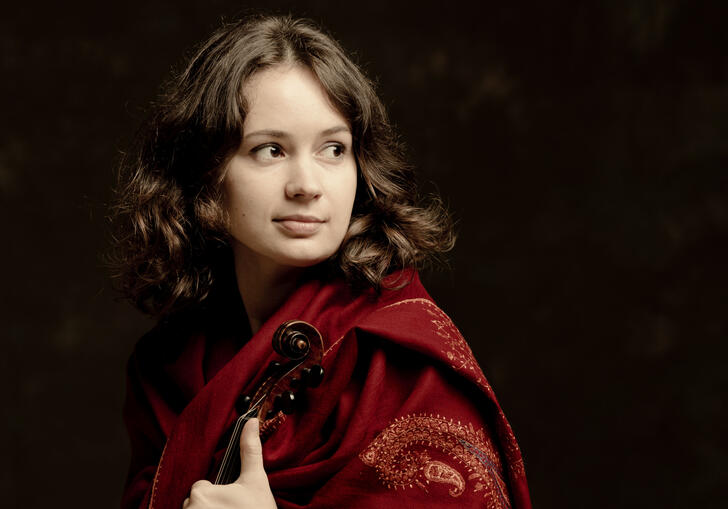 Patricia Kopatchinskaja holding a violin