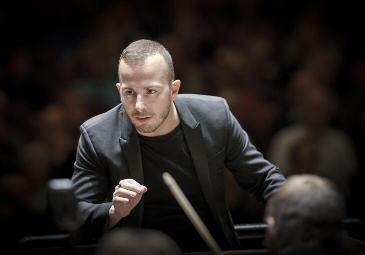 Yannick Nézet-Séguin conducting in concert