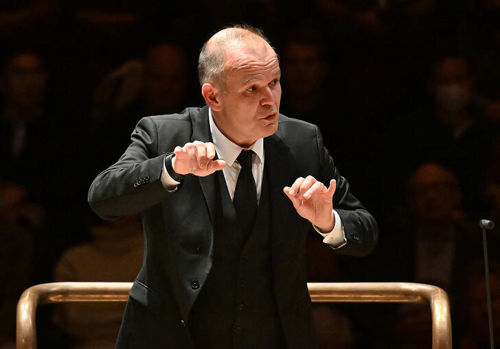 François-Xavier Roth conducting