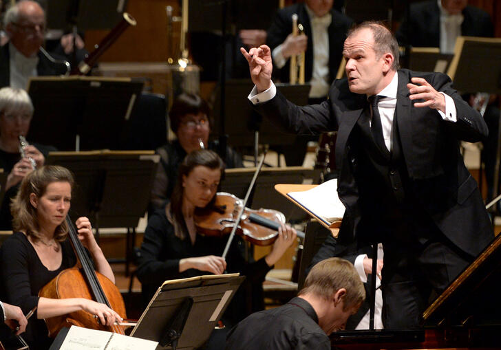 François-Xavier Roth conducting