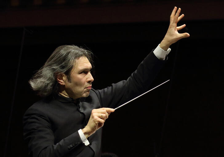 Vladimir Jurowski conducting