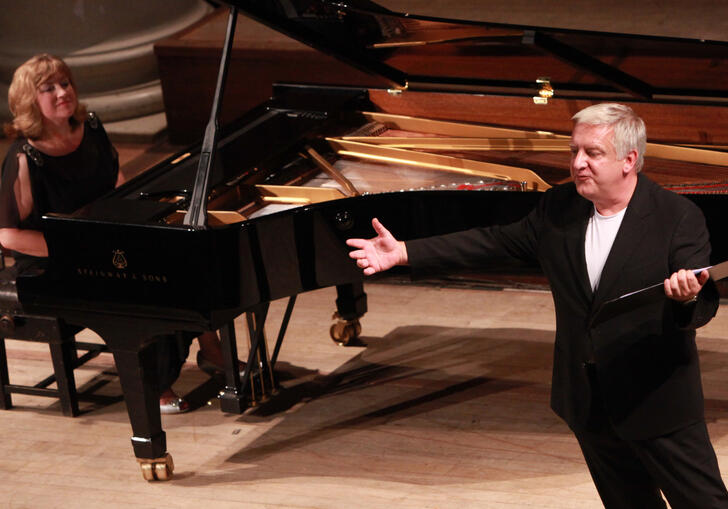 Lucy Parham at piano and Simon Russell Beale as narrator in performance