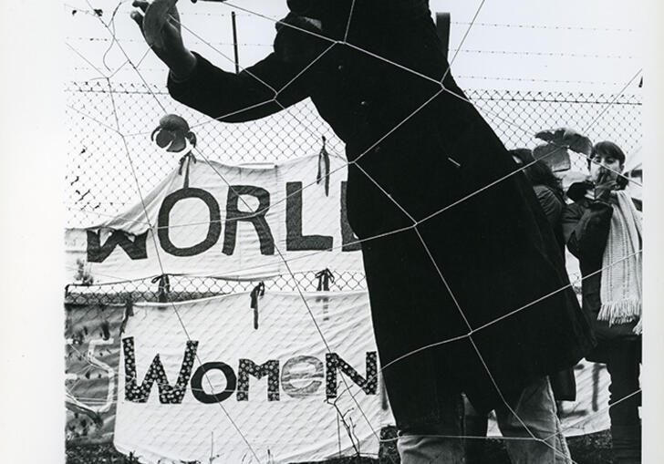 Format Photographers (Maggie Murray), A woman weaving a web, Greenham Common Royal Air Force base, 12 December 1982